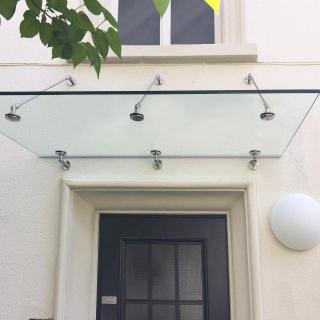 Vordach Haustür Mit Drei Haltesets