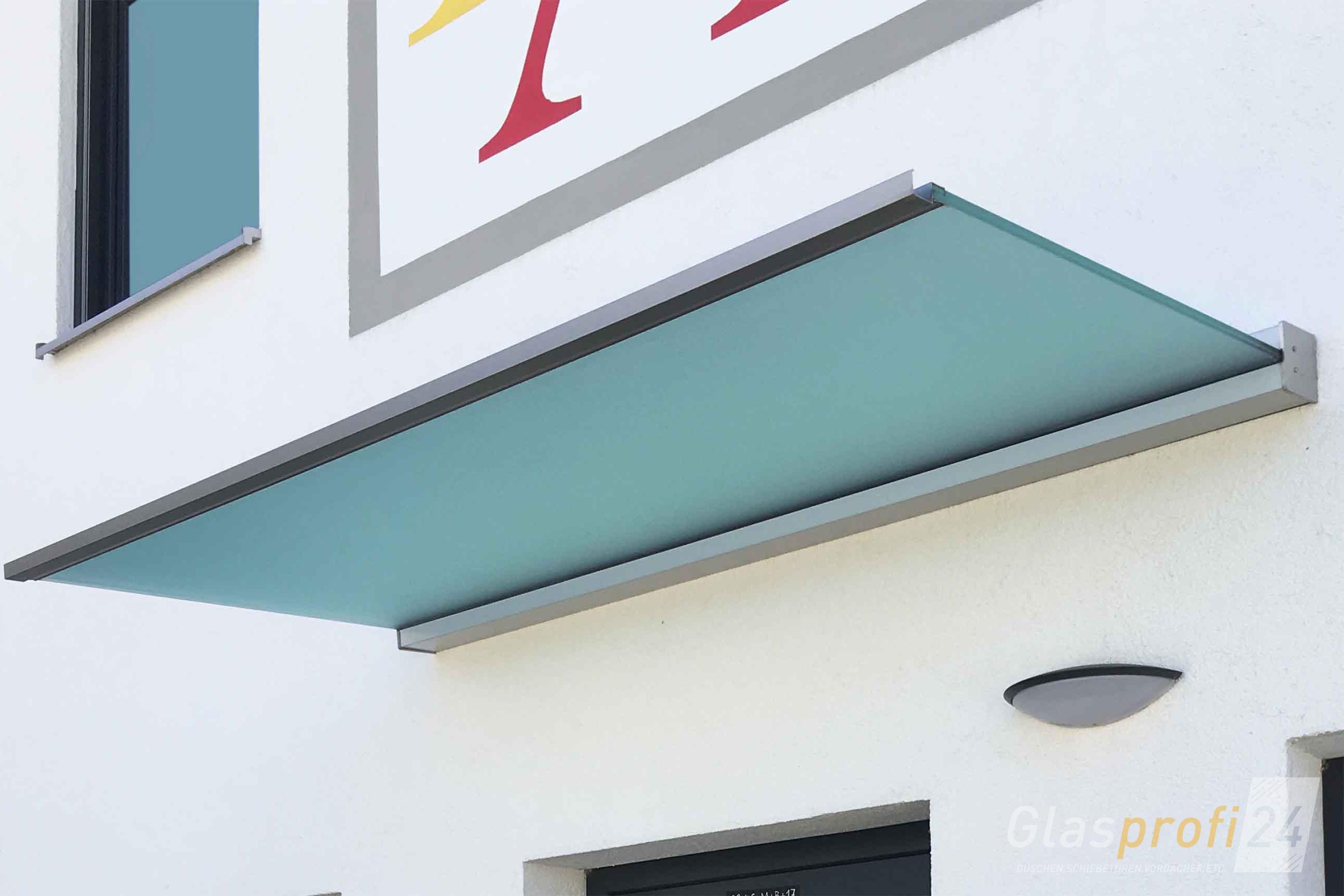 Haustürüberdachung DURA ein freitragendes GlasVordach