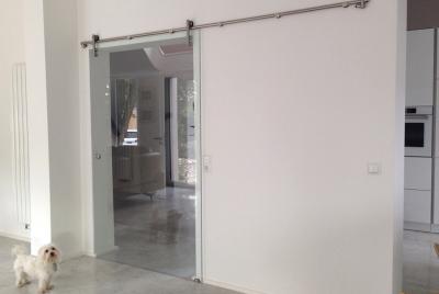 Glasschiebetür mit Edelstahl-Beschlag Glasschiebetüren | GLASPROFI24 Glasschiebetür mit Edelstahl-Beschlag Glasschiebetüren | GLASPROFI24