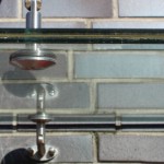 besonders nach dem Winter sollte ein Glasvordach gründlich gereinigt werden