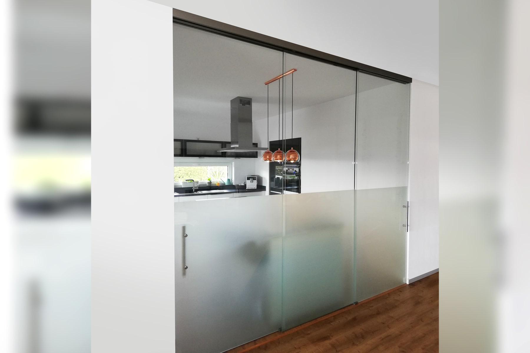 Glastrennwand mit SoftcloseSchiebetür GLASPROFI24