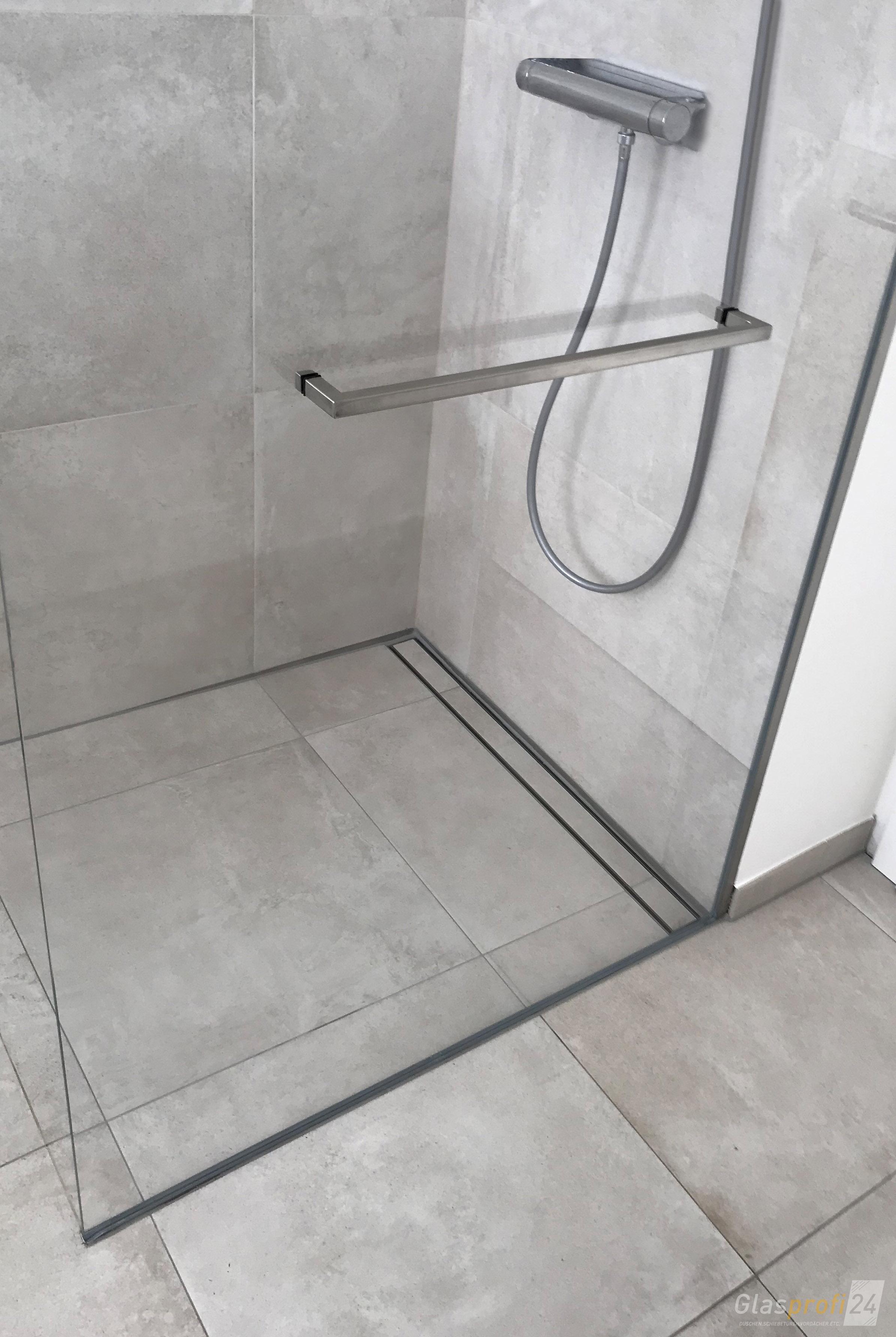 Echtglas-Dusche für Eckeinbau nach Maß Echtglas-Dusche für Eckeinbau nach Maß