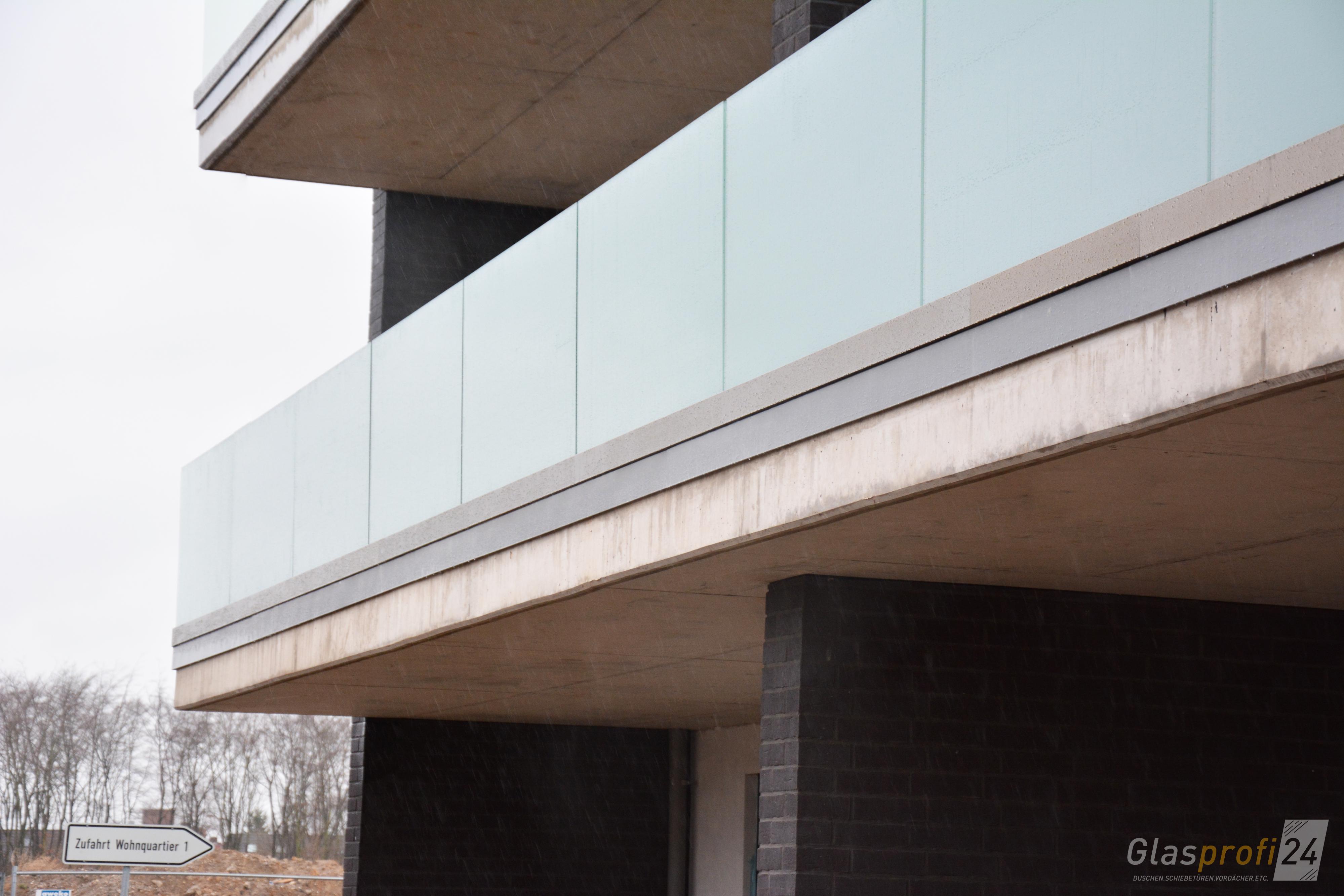 Glas-Brüstung für innen und außen