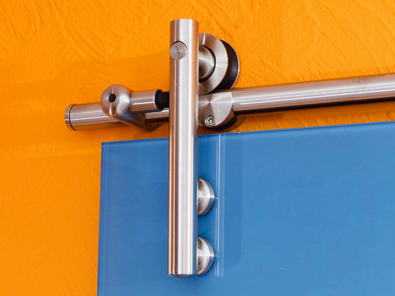 Glasschiebetür mit Edelstahl-Beschlag Glasschiebetüren