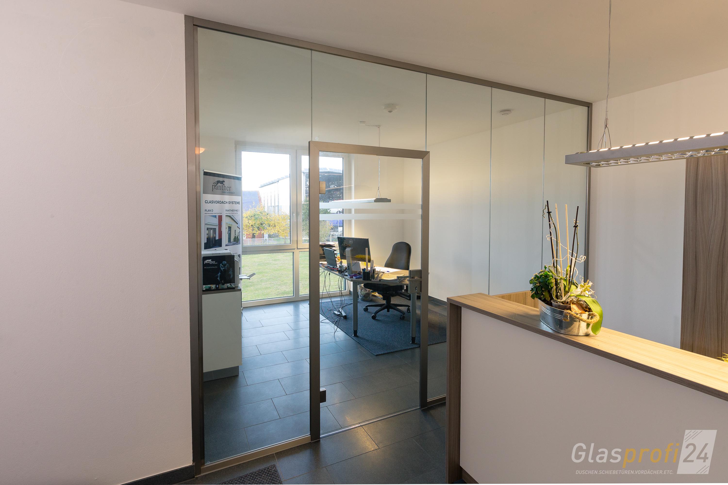 Bürotrennwand aus Glas mit Tür | GLASPROFI24