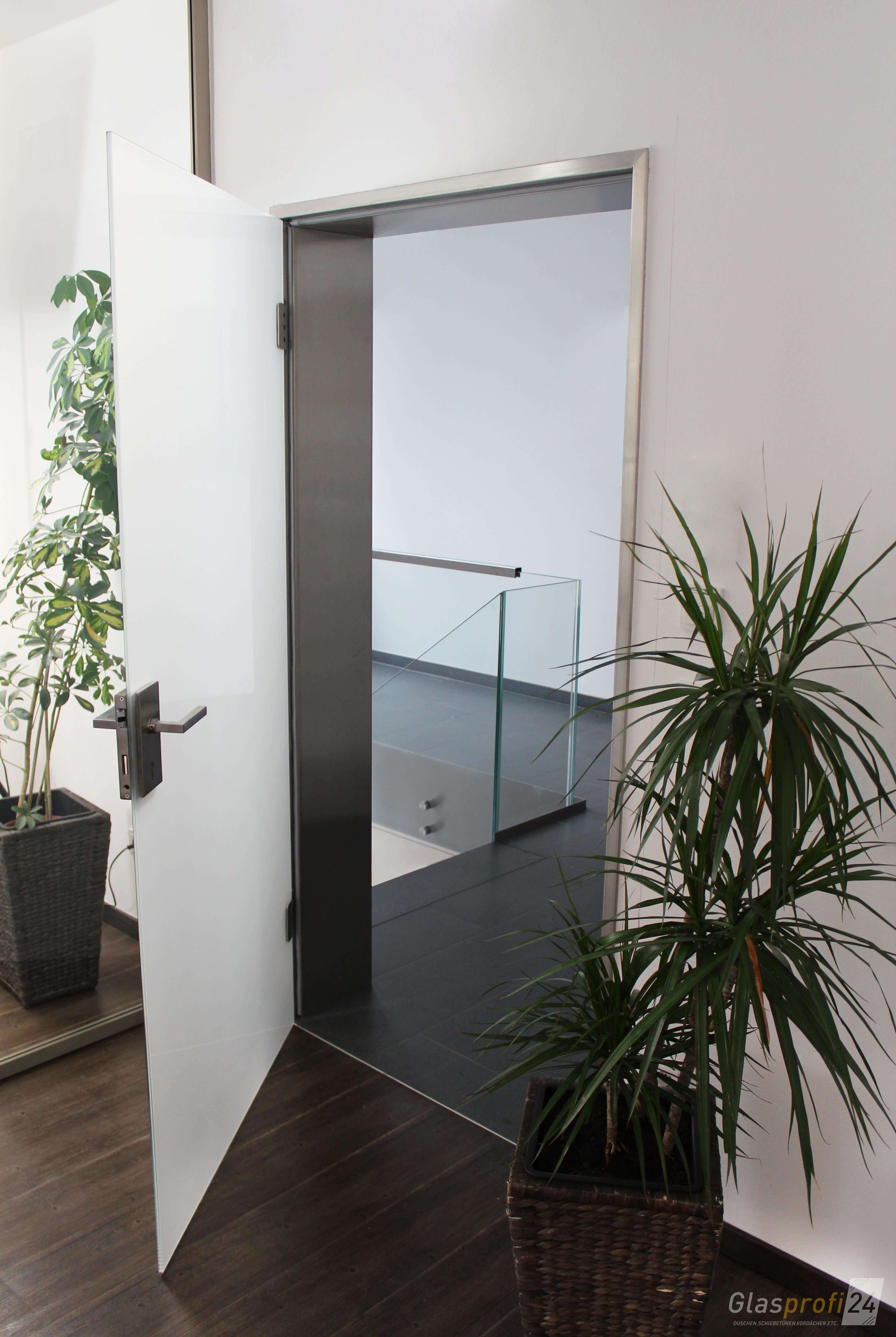 Hochwertige GlasZimmertür mit EdelstahlBeschlägen