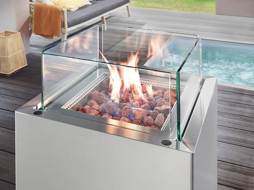 Glasvordach mit Balkenträgern