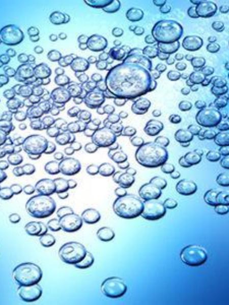 abperlendes Wasser in der Eckdusche