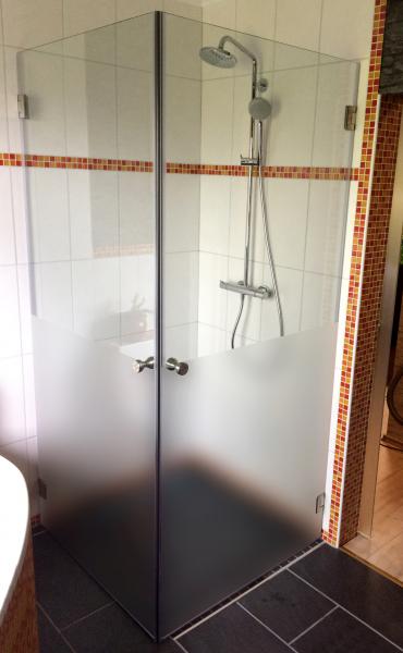 Eckdusche aus Glas mit Eleganter Satinierung