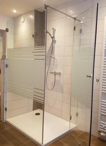 Glas Eckduschkabine mit Sichtschutz Streifen