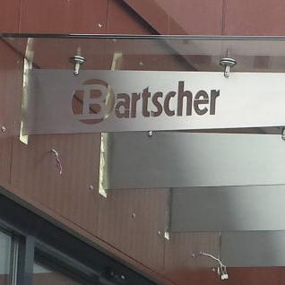 gravur mit hausschrift vom firmennamen spada
