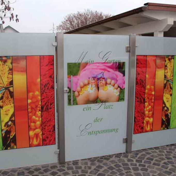 Glaszaun FENG mit individuellem Glasdruck Blumenmuster