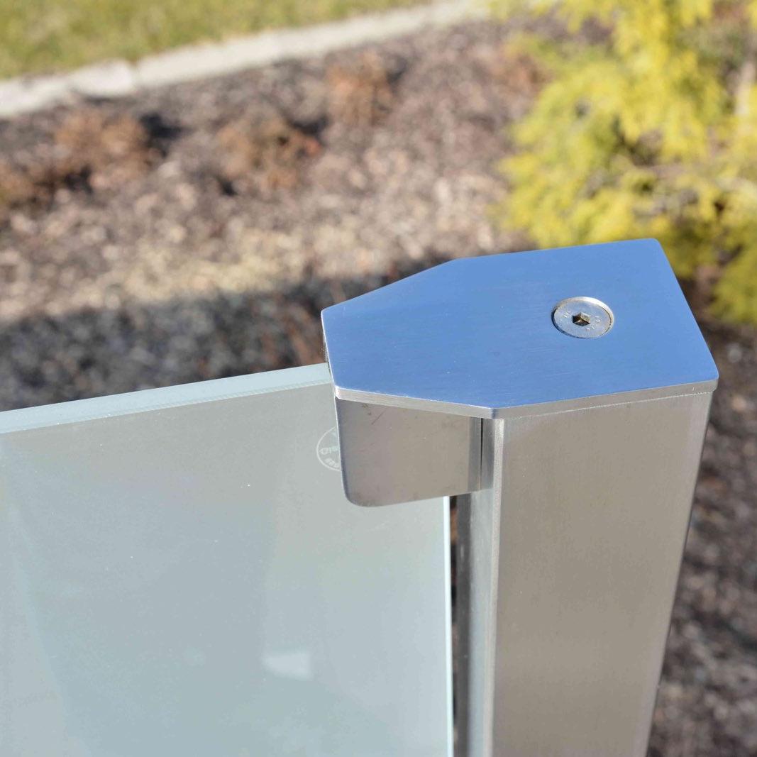 schmaler Spalt zwischen Pfosten und Glas AUNDO