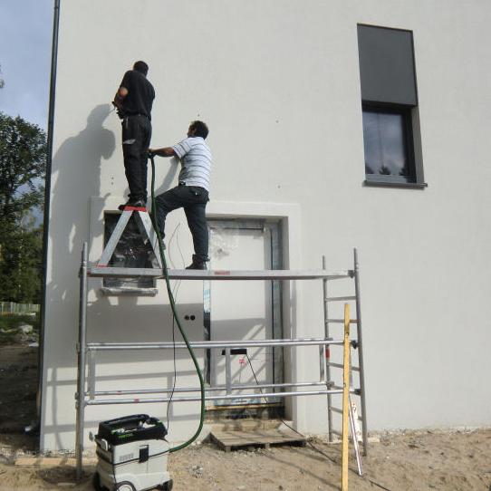Bohrlöcher setzen und gleichzeitiges Staubabsaugen