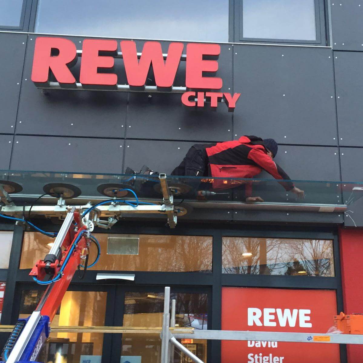 Montage-bei-Rewe.jpg